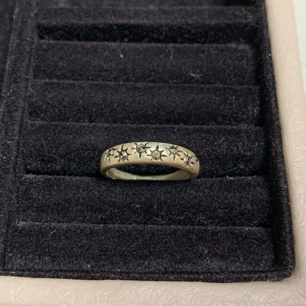 {Ring}